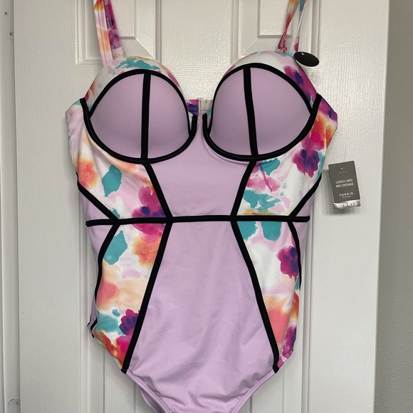 Torrid size 1 D/DD - Picture 2 of 8